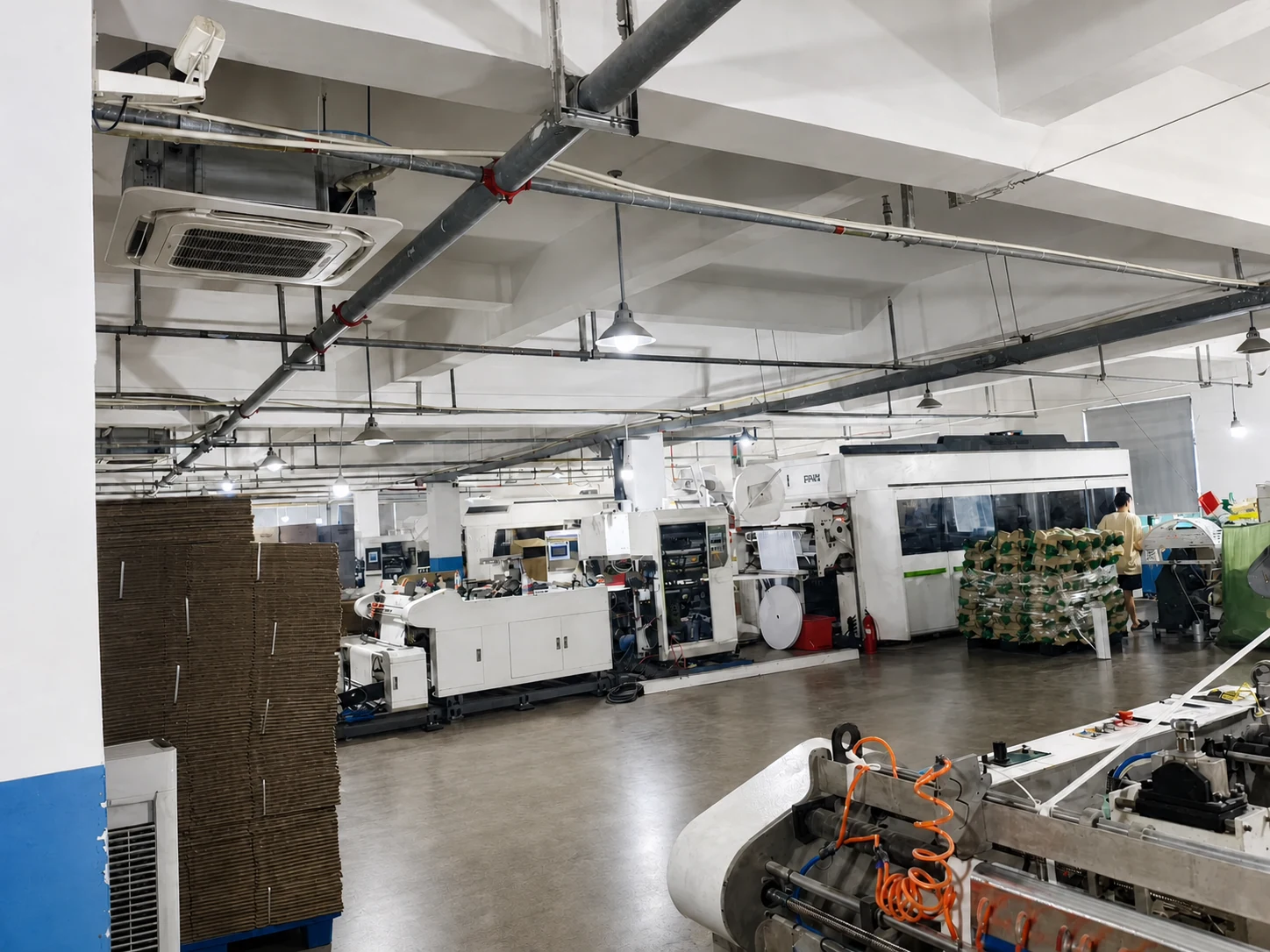 Automatic bag-making line inside the Muyao factory